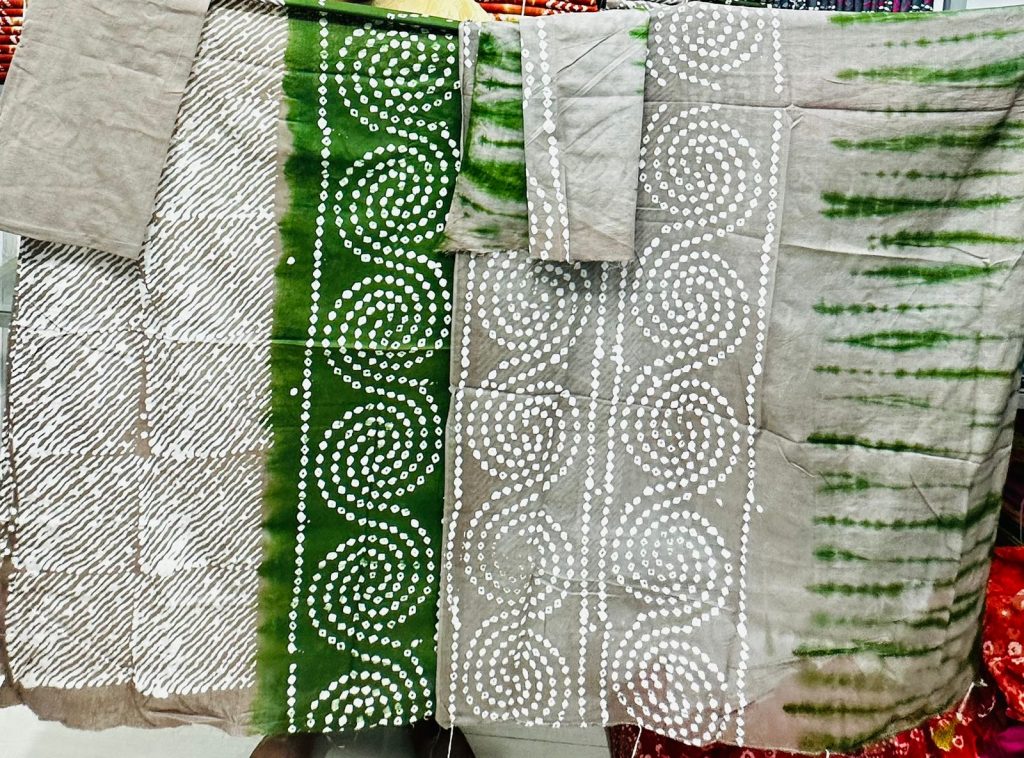 র11